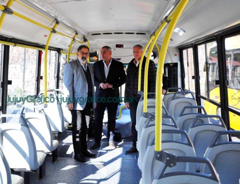 El intendente Jorge presentó nuevos colectivos de la empresa Santa Ana 2 El intendente Jorge presento nuevos colectivos de la empresa Santa Ana 4